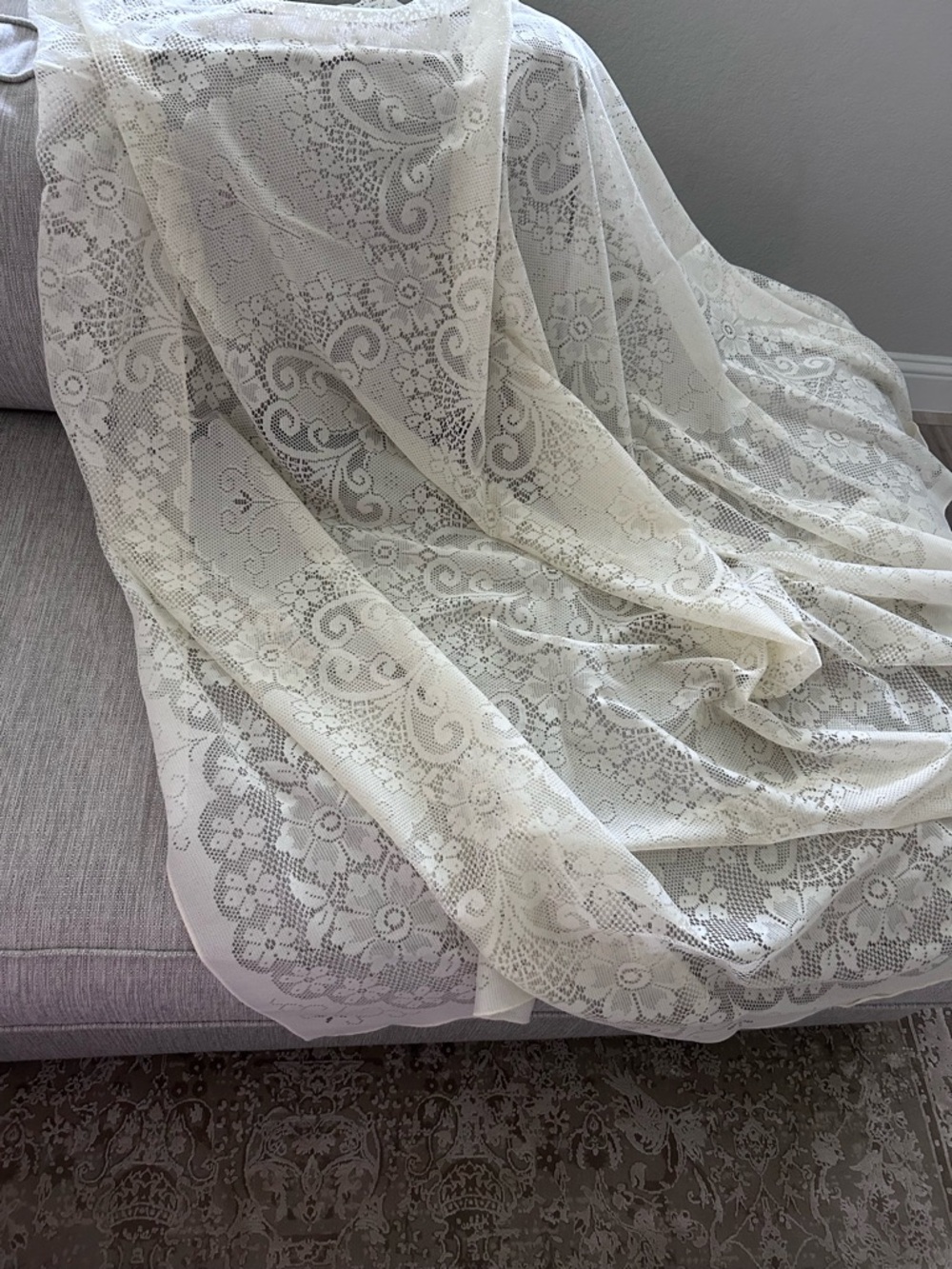 Ecru lace tablecloth 88 x 60